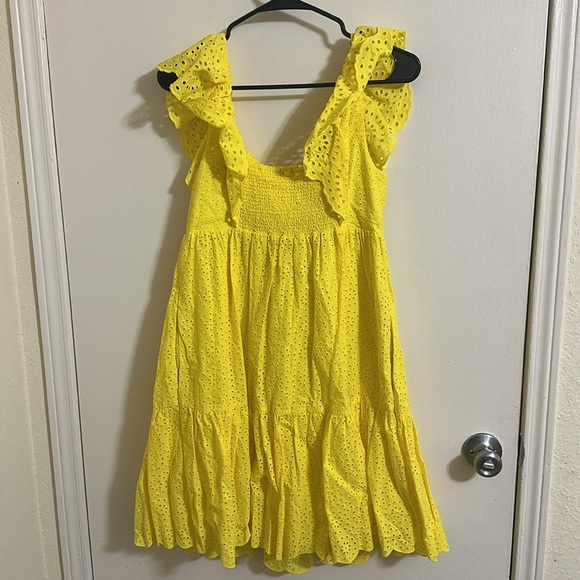 EUC Lilly Pulitzer “Asteria” yellow eyelet overlay flutter sleeve tiered dress - Picture 4 of 6